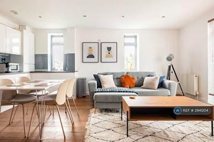 2 Bedroom Flat To Rent In Metro Building, London, E15