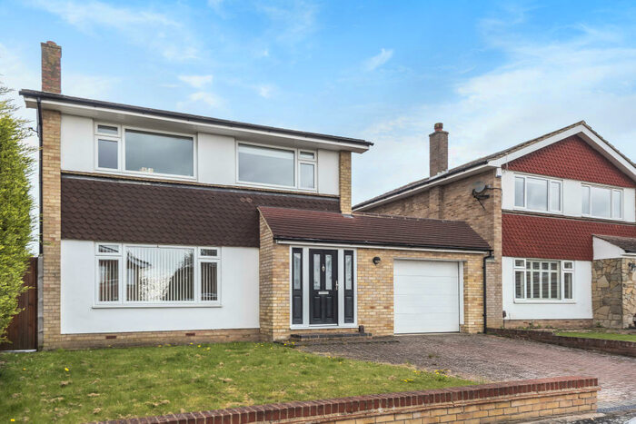 3 Bedroom Detached House To Rent In Broadwalk, Orpington, BR6