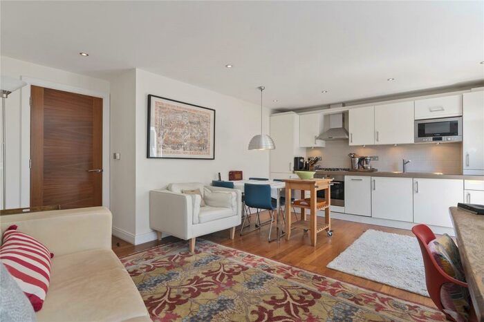 1 Bedroom Apartment To Rent In Clerkenwell Road, Clerkenwell, London, EC1M