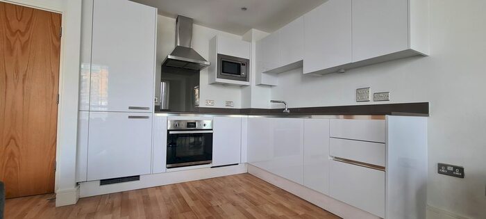 2 Bedroom Flat To Rent In Dellow Close, Ilford, IG2