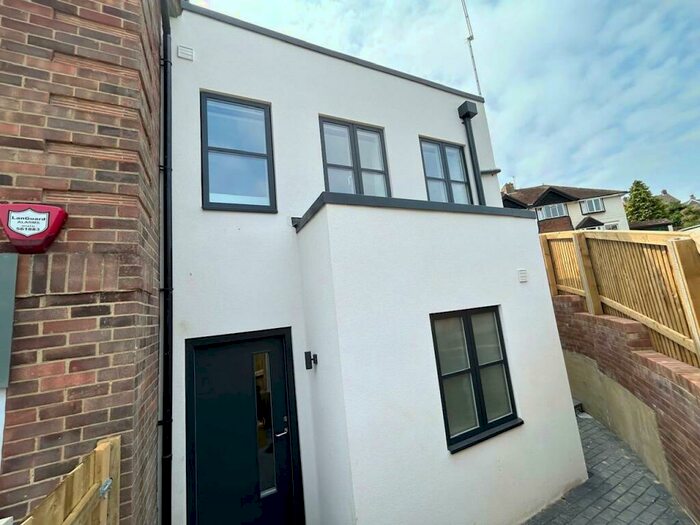 2 Bedroom House To Rent In The Parade, Valley Drive, BN1