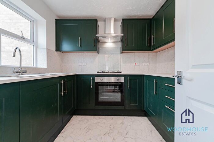 3 Bedroom Town House To Rent In Ribblesdale Avenue, London, N11