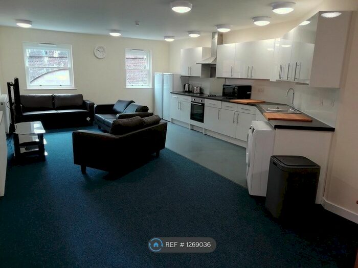 5 Bedroom Flat To Rent In Moss Yard, Leamington Spa CV31