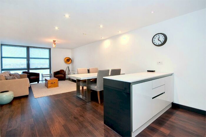 2 Bedroom Apartment To Rent In Narrow Street, E14