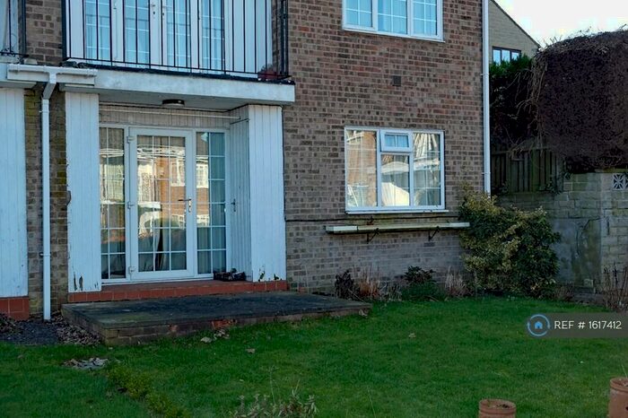 2 Bedroom Flat To Rent In Grenoside, Sheffield, S35