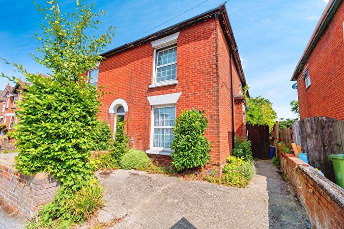 3 Bedroom Semi-Detached House For Sale In Anglesea Road, Southampton, SO15