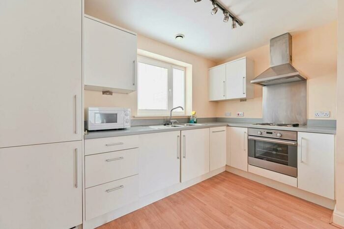 1 Bedroom Flat To Rent In George Mathers Road, Kennington, London, SE11