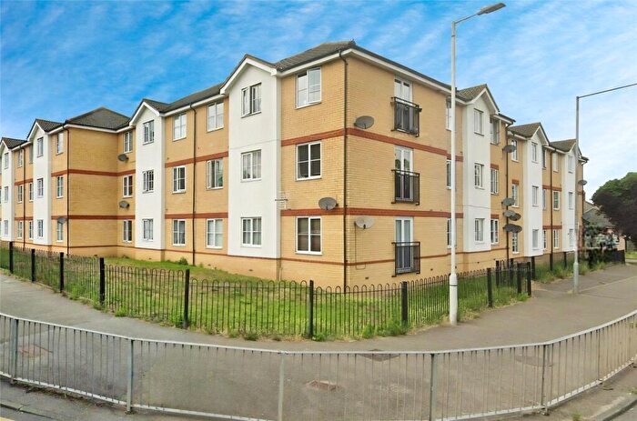 2 Bedroom Apartment To Rent In Timberlog Lane, Basildon, Essex, SS14