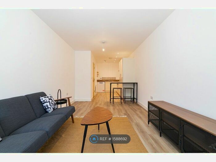 1 Bedroom Flat To Rent In Strawbridge Court, London, N15