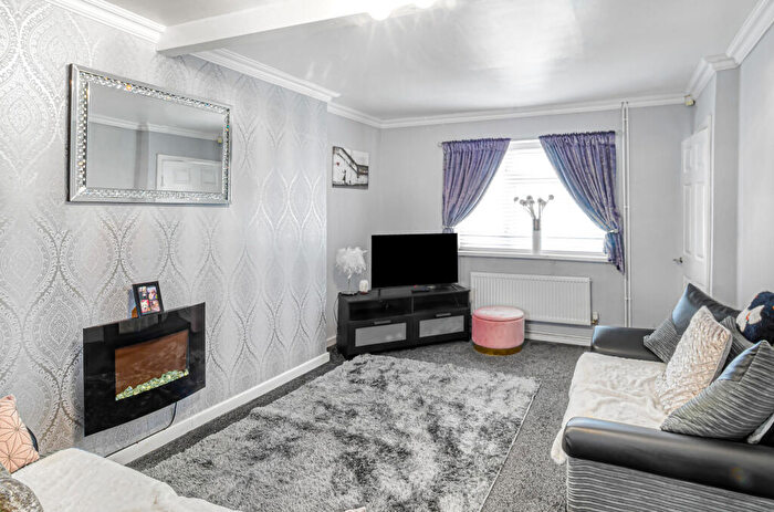 3 Bedroom End Of Terrace House For Sale In Circular Road, Chesterfield, S43