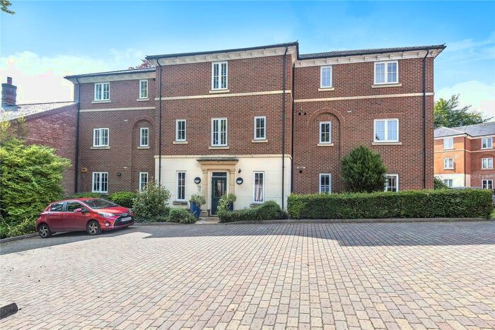 2 Bedroom Flat To Rent In Braemore Court, Marnhull Rise, Winchester, Hampshire, SO22