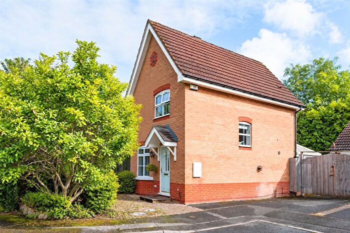 3 Bedroom End Terrace House For Sale In Oakwood Croft, Solihull, B91