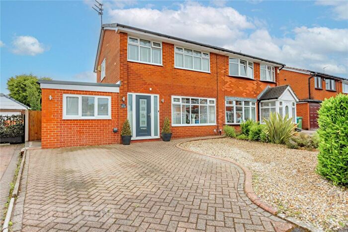 4 Bedroom Semi Detached House For Sale In Taunton Road, Chadderton, Oldham, OL9