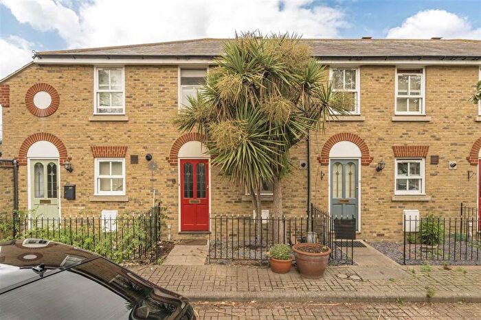 2 Bedroom Property To Rent In Twycross Mews, Greenwich, SE10