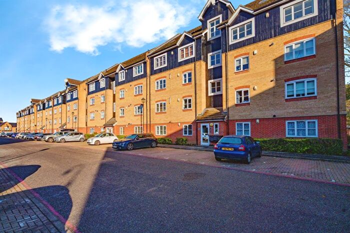2 Bedroom Flat For Sale In Stationers Place, Hemel Hempstead, HP3
