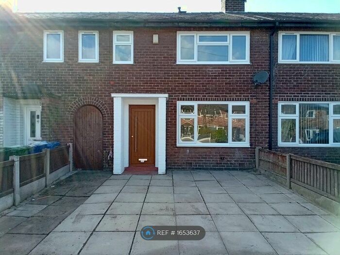 3 Bedroom Semi-Detached House To Rent In Longshaw Street, Warrington, WA5