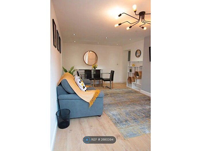 1 Bedroom Flat To Rent In Cemetery Road, Leeds, LS11