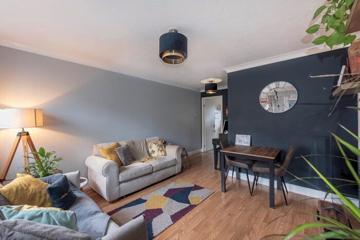 1 Bedroom Maisonette To Rent In Burns Close Hitchin, SG4