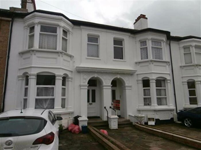 1 Bedroom Flat To Rent In Park Road, Westcliff On Sea, SS0