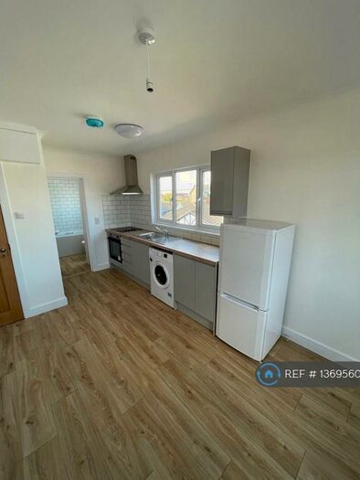 1 Bedroom Flat To Rent In High Street, Canvey Island, SS8