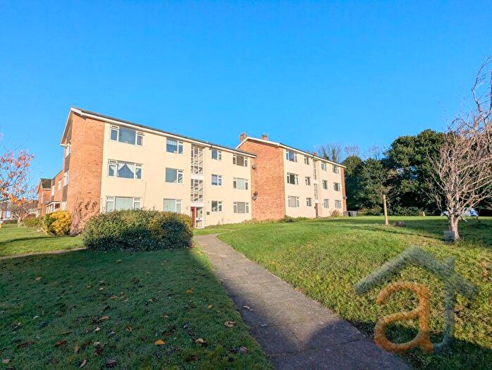 2 Bedroom Flat To Rent In Warren Court, Westcliffe Road, Birkdale, Southport, Merseyside, PR8