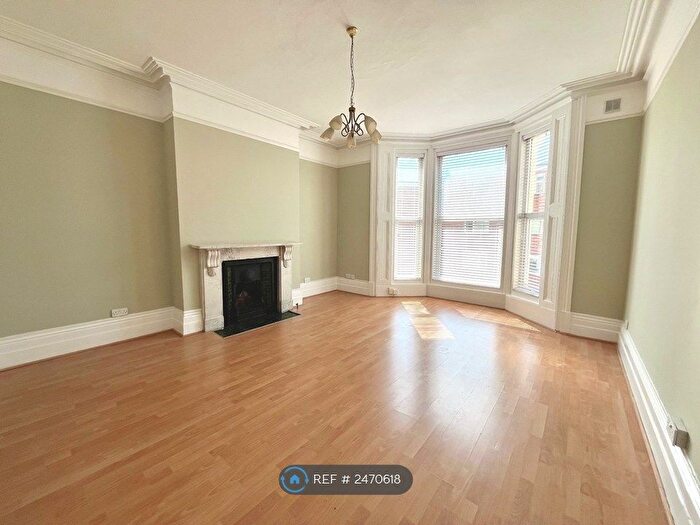 3 Bedroom Flat To Rent In Lennox Road South, Southsea, PO5