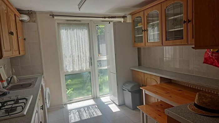 3 Bedroom Maisonette To Rent In Rydston Close, N7