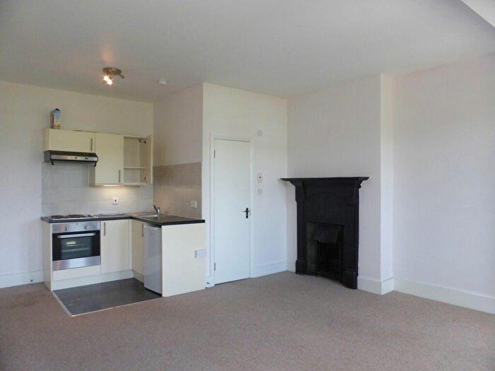 Flat To Rent In York Avenue -, P10
