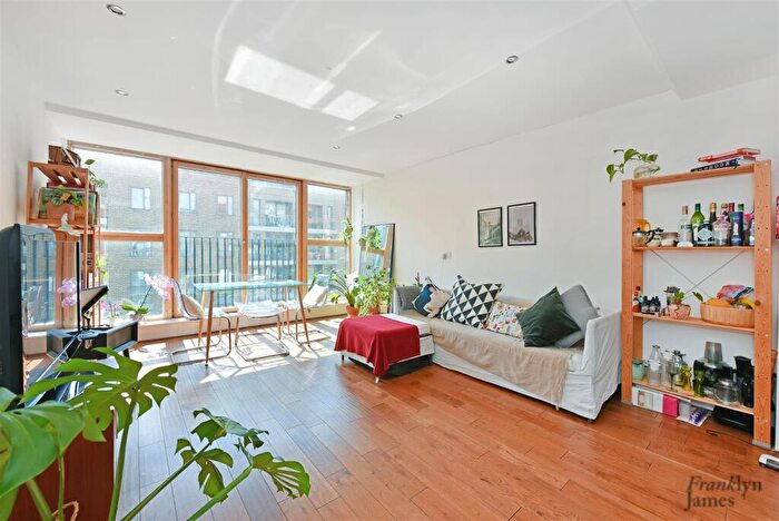 2 Bedroom Flat For Sale In Copenhagen Place, London, E14