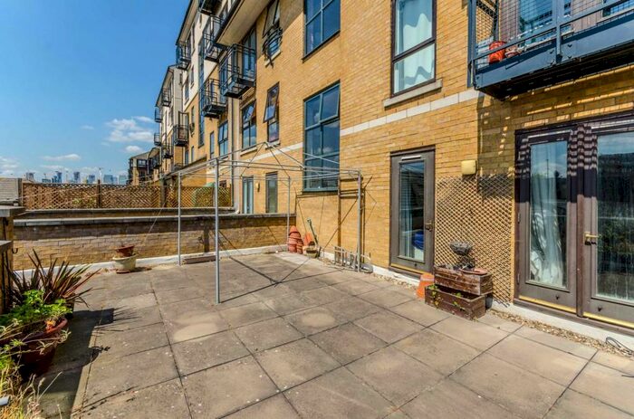 2 Bedroom Flat To Rent In Drake Hall, Royal Docks, London, E16