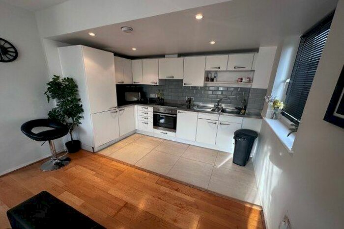 3 Bedroom Flat To Rent In Woolwich Manor Way, London, E16