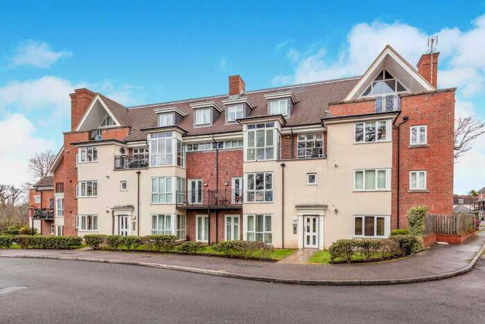 2 Bedroom Apartment To Rent In Stone Court, Worth, RH10