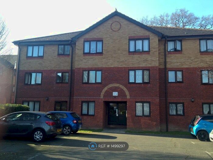 2 Bedroom Flat To Rent In St George Court, Crawley, RH10