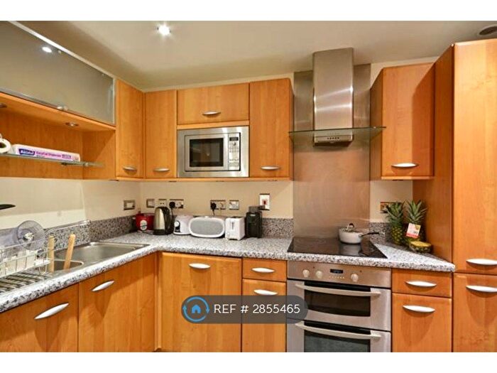 2 Bedroom Flat To Rent In Alexander House, Kingston Upon Thames, KT2