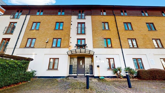 3 Bedroom Flat To Rent In Sunlight Square, London, E2