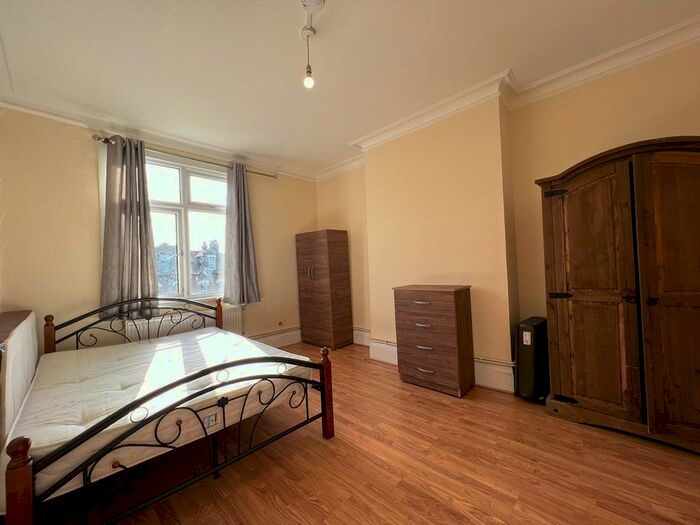 4 Bedroom Maisonette To Rent In Hoe Street, London, E17