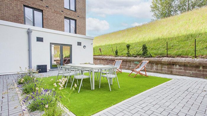 Studio To Rent In Mayfield Road, Newington, Edinburgh, EH9