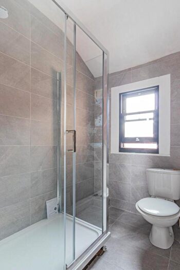 6 Bedroom Private Hall To Rent In Lochaber Street, Roath Park, CF24