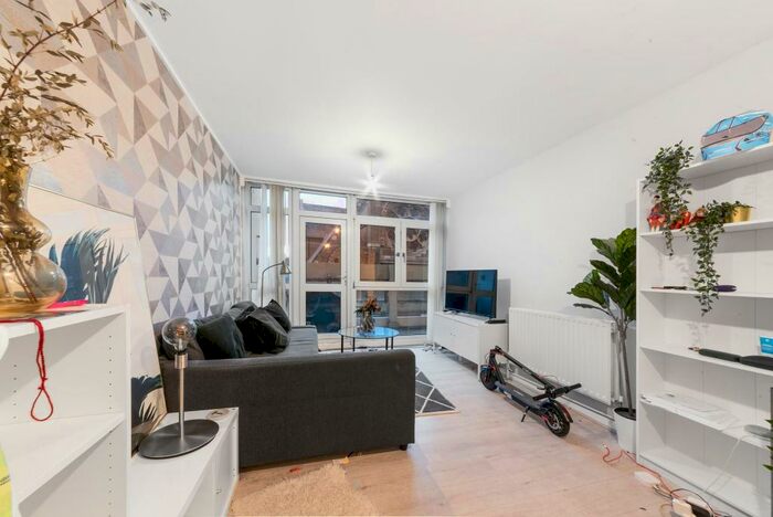 2 Bedroom Apartment To Rent In Oswell House, Farthing Fields, London, E1W