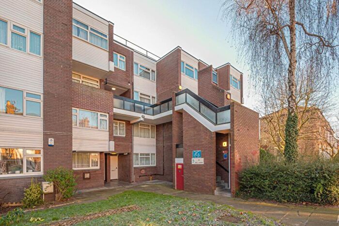 3 Bedroom Flat To Rent In Dyne Road, Brondesbury, London, NW6