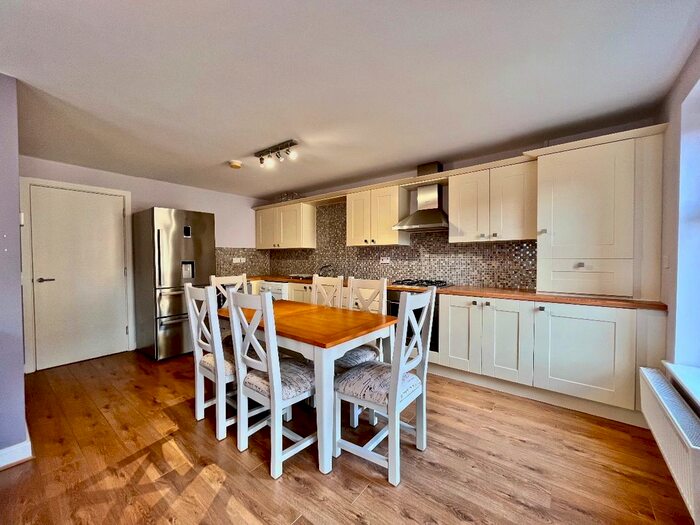 2 Bedroom Flat To Rent In Woodseats Mews, Sheffield, S8