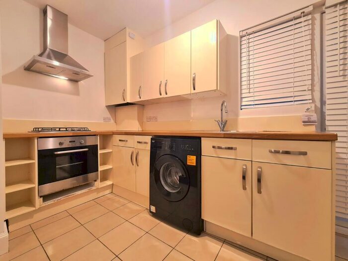 2 Bedroom Maisonette To Rent In Morgan Road, Bromley, BR1