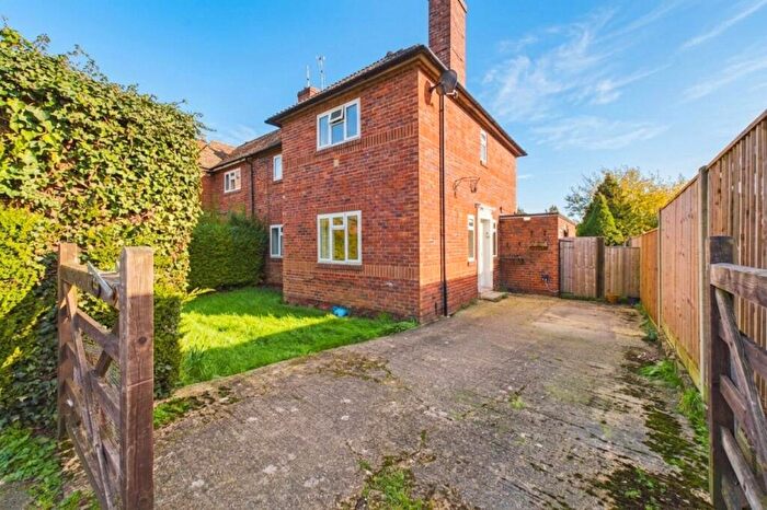 3 Bedroom Semi Detached House For Sale In Brooklands Road, Farnham, Surrey, GU9