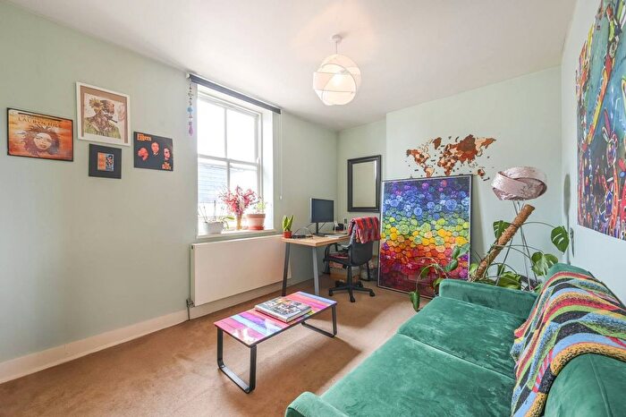 3 Bedroom Flat For Sale In Bow Road, Bow, London, E3