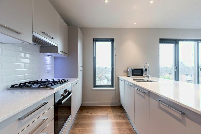 2 Bedroom Flat To Rent In High Street, London, N14