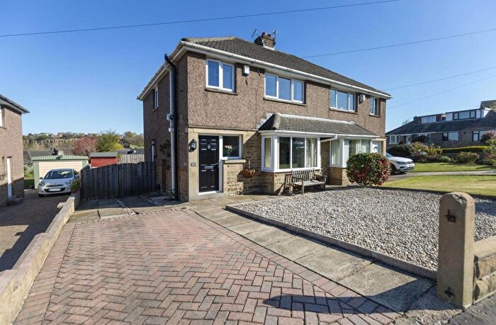 3 Bedroom Semi Detached House For Sale In Close Lea, Rastrick, Brighouse, HD6