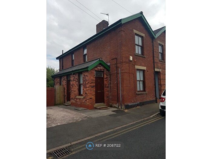 1 Bedroom Flat To Rent In School Street, St Helens, WA12