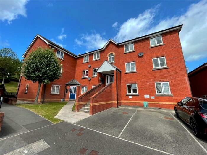 2 Bedroom Apartment To Rent In Lewis Crescent, Exeter, Devon, EX2