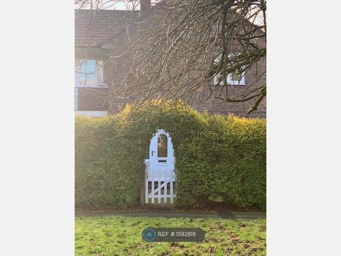 2 Bedroom Flat To Rent In North Park Road, Bramhall, Stockport, SK7