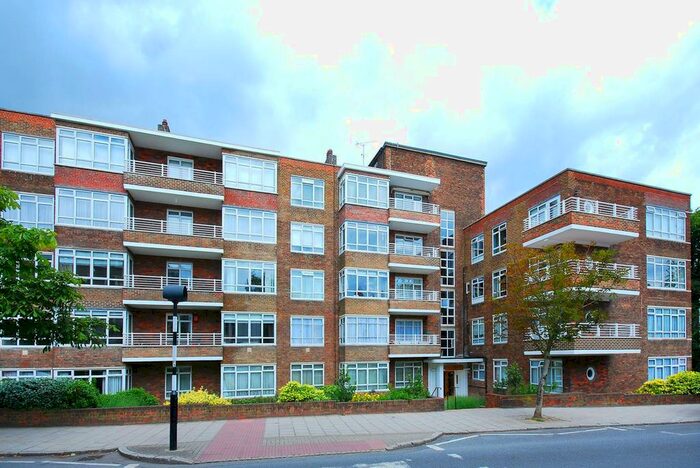 3 Bedroom Flat To Rent In Richmond Hill, Richmond Hill, Richmond, TW10